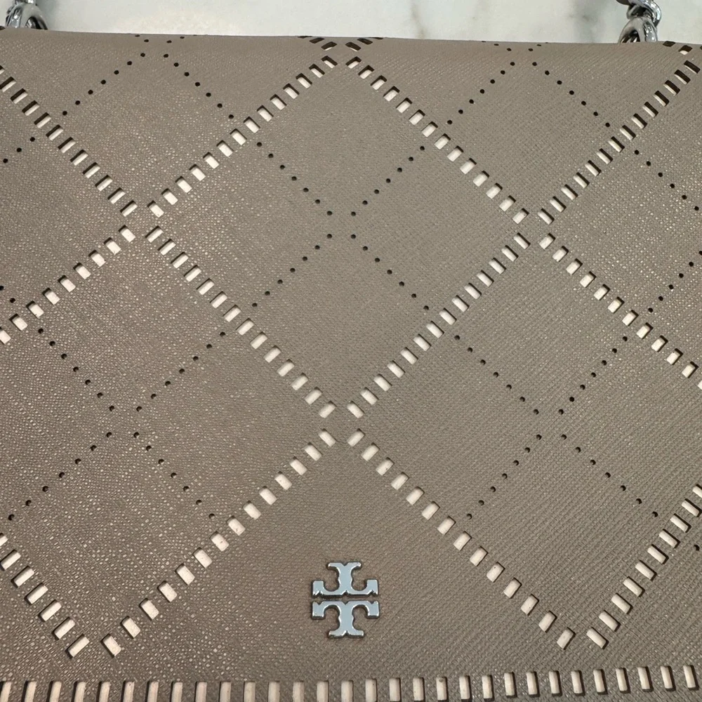 TORY BURCH Robinson Crosshatch Leather French Gray Adjustable Chain Strap - Picture 4 of 5